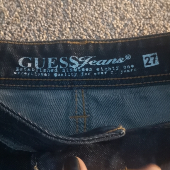 Guess Jean shorts - Picture 2 of 4
